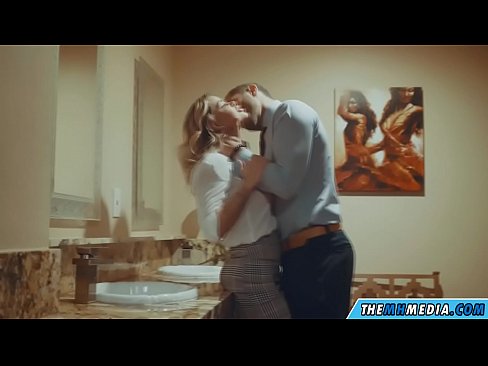 ❤️ Când o blondă cu sânii mari te seduce într-o toaletă publică ❤️ at us ro.mysexgamer.ru ☑